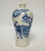A Chinese blue and white figural baluster vase, 21.5cm