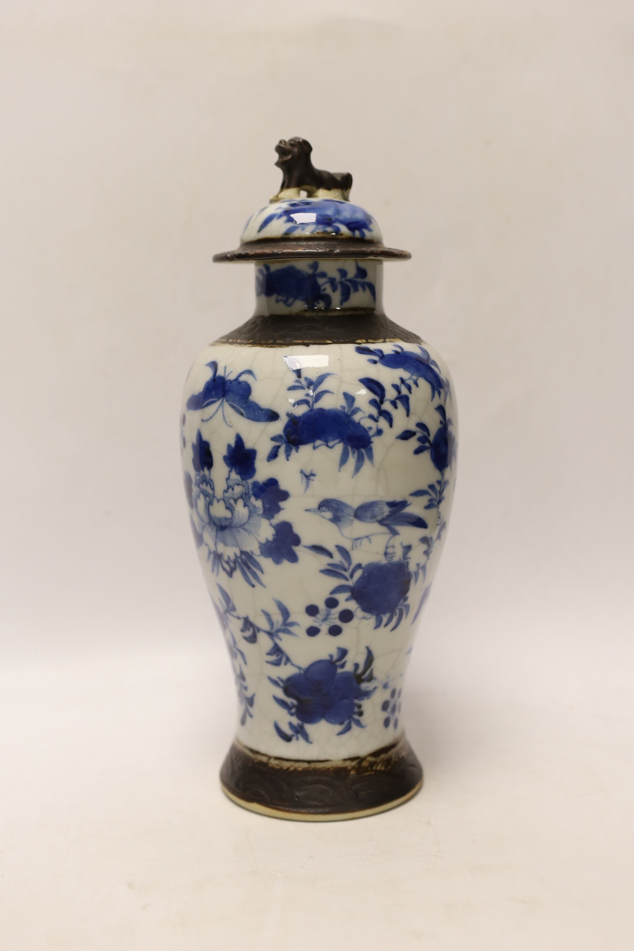 A late 19th century Chinese crackle glaze vase and cover, 30cm - Bild 2 aus 6