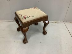 A George I style mahogany dressing stool, width 47cm, depth 40cm, height 43cm