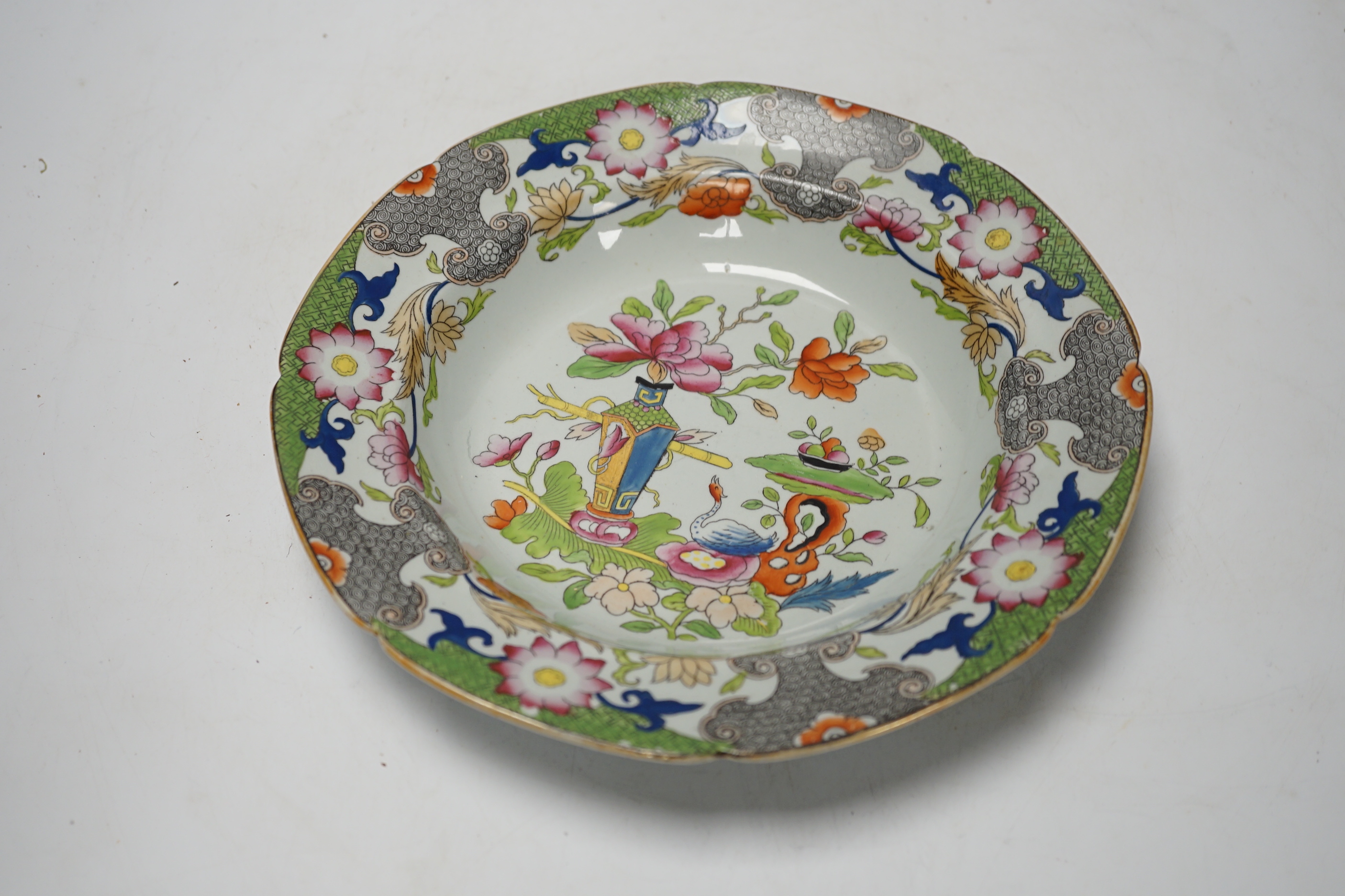 Four early 19th century ironstone dishes and a tureen together with a similar plate - Bild 4 aus 6