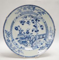 An 18th century Chinese export blue and white charger, 35cm