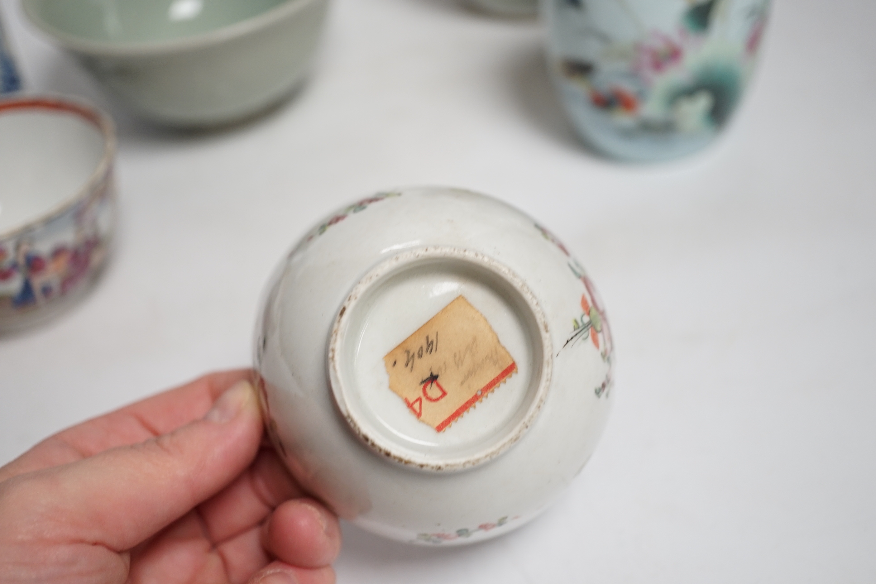 A collection of Chinese ceramics including celadon bowl decorated in low relief with fish, famille - Bild 5 aus 14