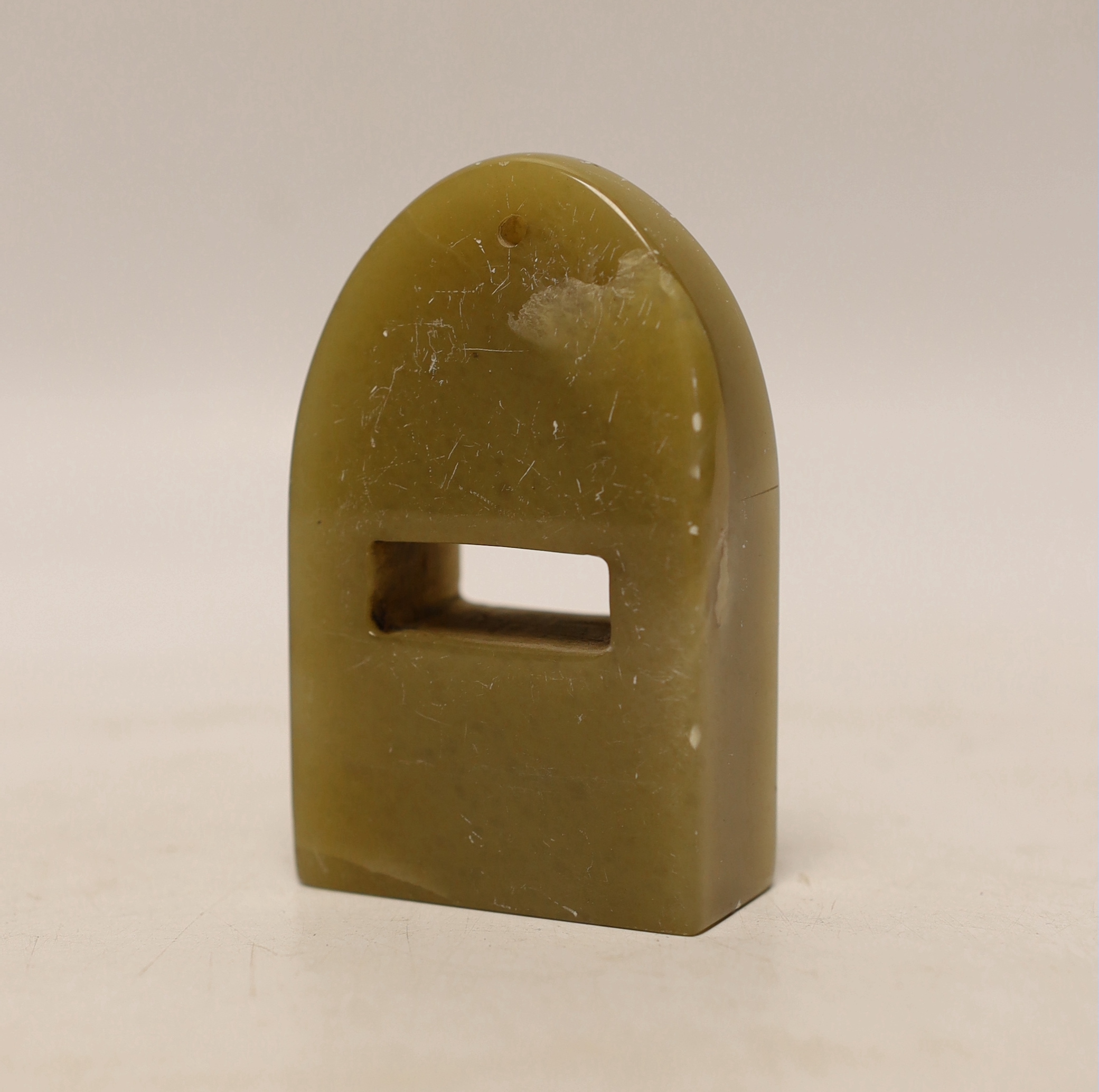 A Chinese jade plaque and a Chinese soapstone seal, 8.5cm - Image 4 of 5