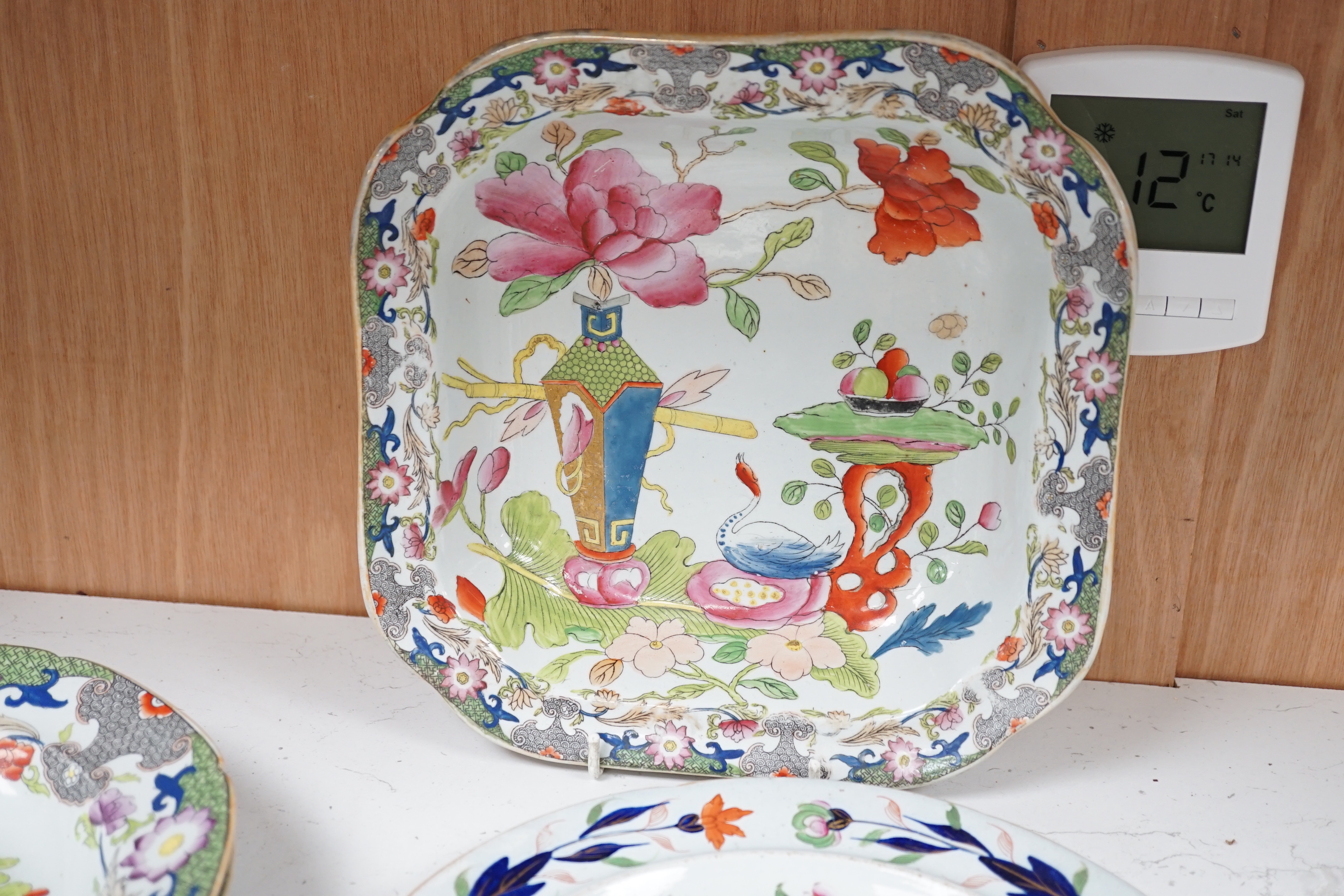 Four early 19th century ironstone dishes and a tureen together with a similar plate - Bild 6 aus 6