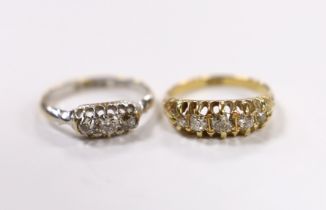 An early 20th century 18ct and claw set graduated old cut diamond half hoop ring, size N and an