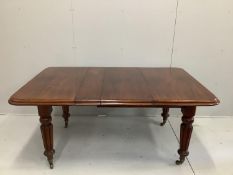 A Victorian mahogany extending dining table with two leaves, 164cm extended, depth 105cm, height
