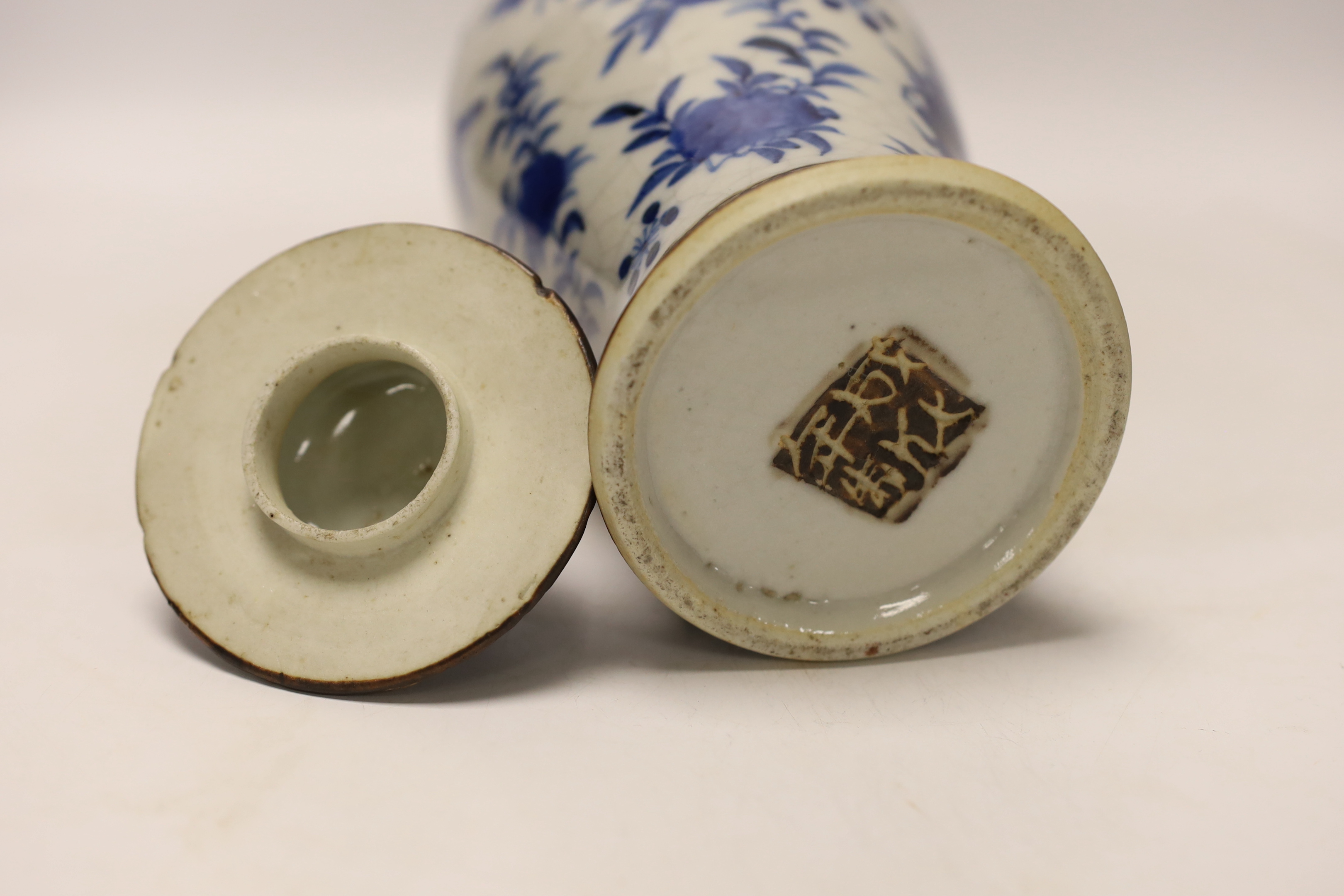 A late 19th century Chinese crackle glaze vase and cover, 30cm - Bild 6 aus 6
