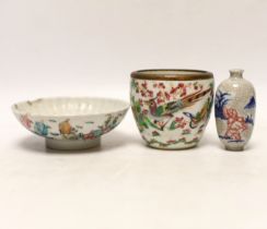 A 19th century Chinese famille rose pot, crackle glaze snuff bottle and a pedestal dish, 11.5cm