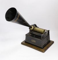 A cased Edison Gem phonograph with horn, case 20cm high