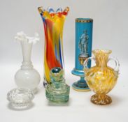 A quantity of various glass items including Mdina, tallest 31cm