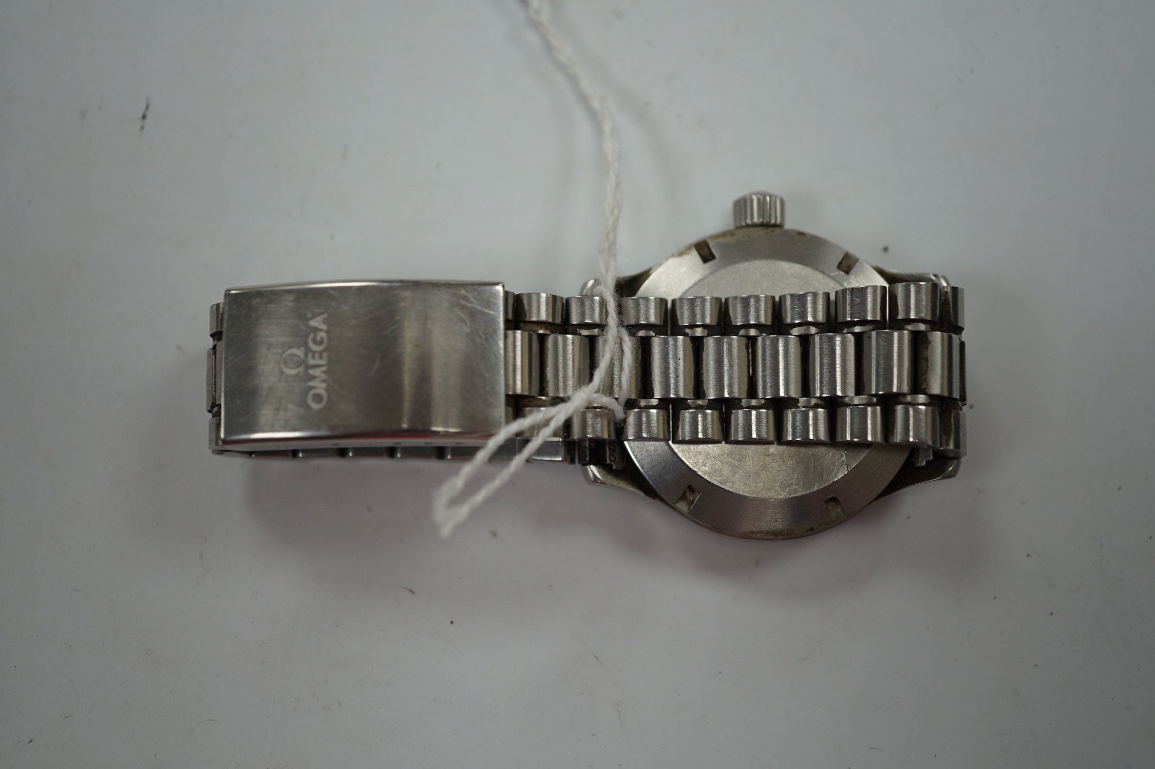 A gentleman's stainless steel Omega Dynamic automatic wrist watch, with black dial and date - Image 5 of 5