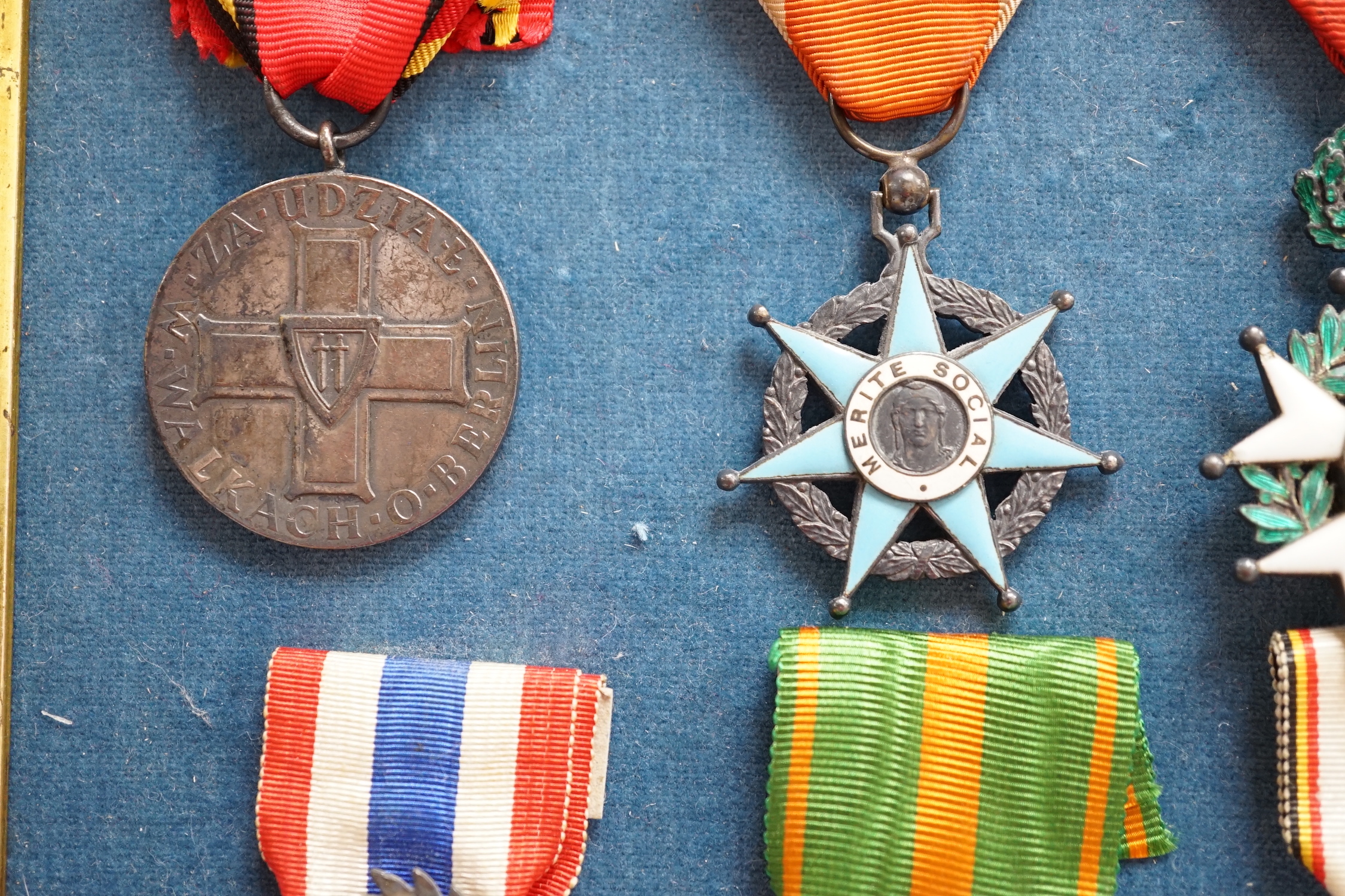 Eighteen French medals, including The War Cross, TOE French Legion Cross, Medal of Honour, Croix - Image 3 of 15