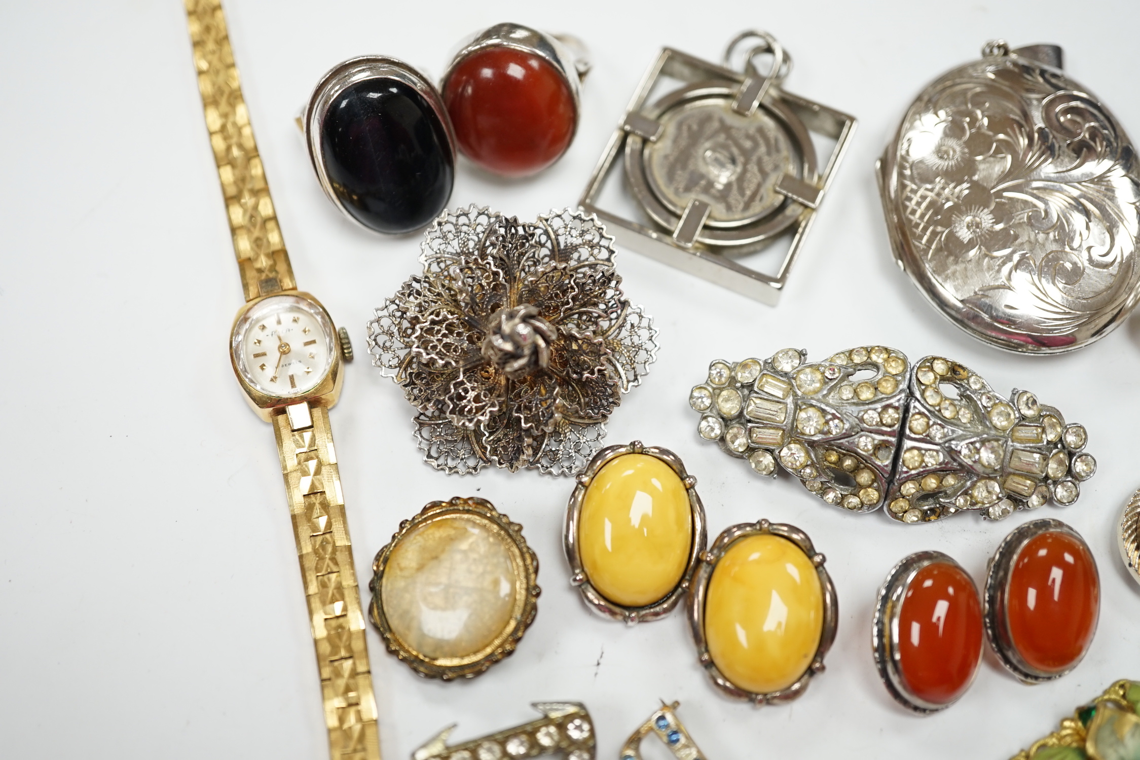 A silver and cabochon set dress ring, mixed costume jewellery and a lady's wrist watch. - Image 6 of 10