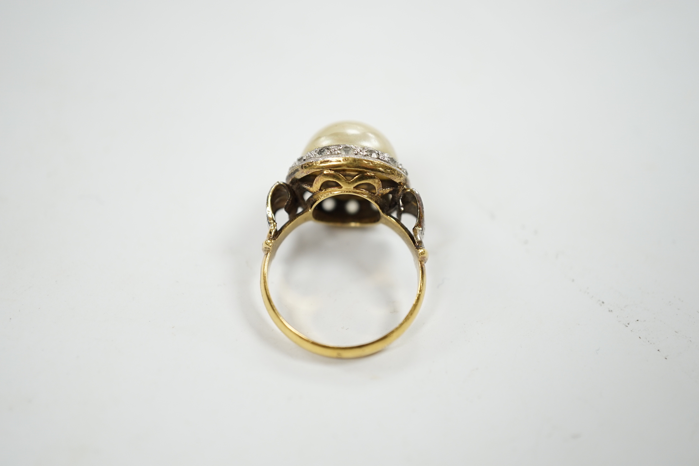 A yellow metal, simulated mabe pearl and paste set cluster ring, size O, gross weight 4.6 grams. - Image 4 of 4