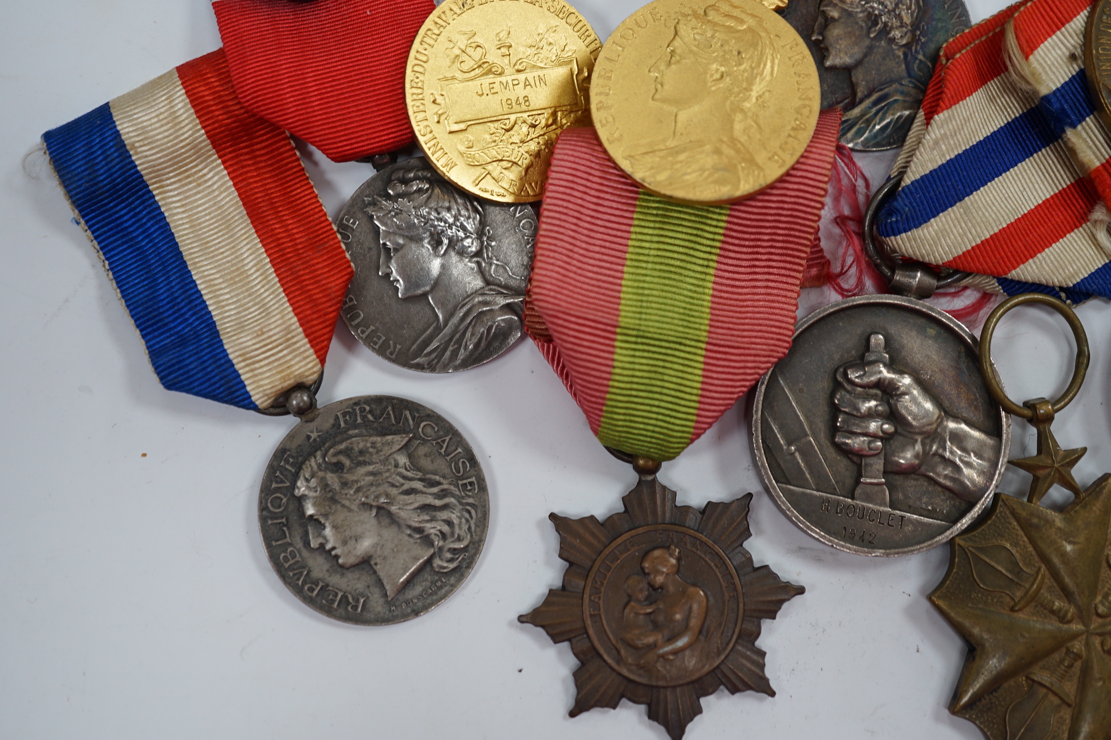 Eighteen French and Belgium medals, etc. including; Medal of Honour, War Cross, Medal of Honour - Image 10 of 17