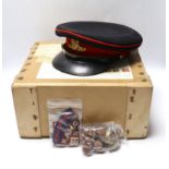 A boxed Royal Artillery officer's cap, buttons, cloth shoulder titles, etc.