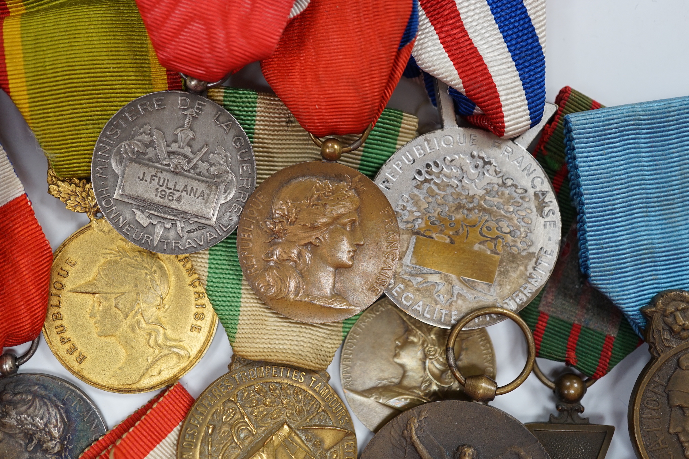 Eighteen French and Belgium medals, etc. including; Medal of Honour, War Cross, Medal of Honour - Image 7 of 17