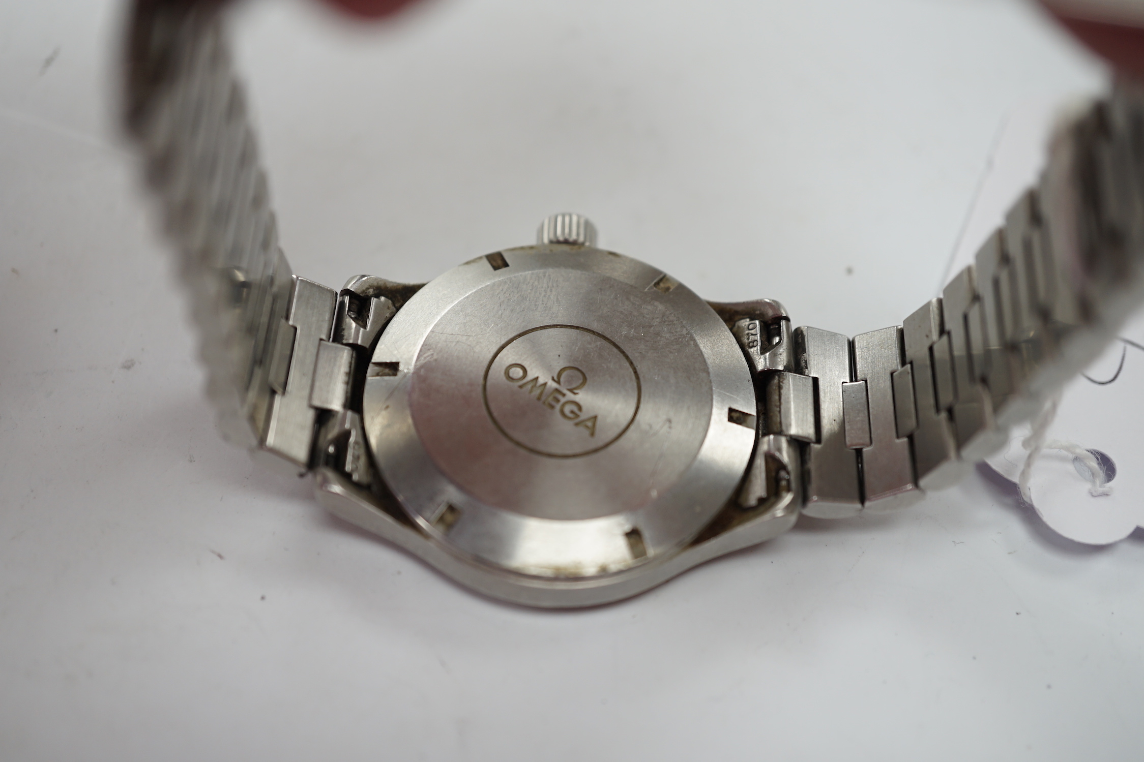 A gentleman's stainless steel Omega Dynamic automatic wrist watch, with black dial and date - Image 4 of 5