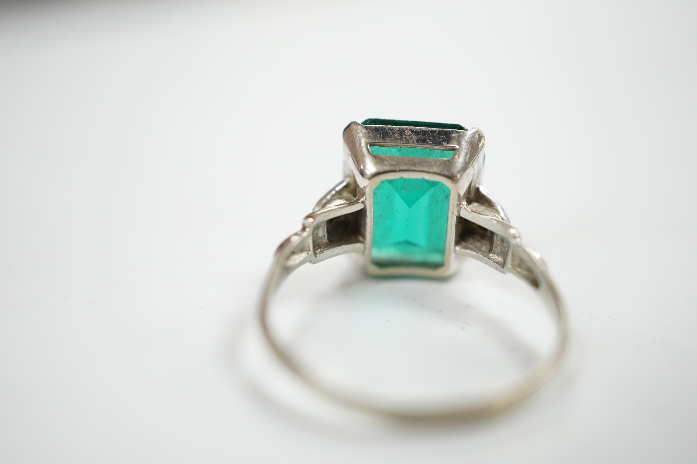 A 14k and single stone green paste set ring, with diamond chip set shoulders, size P, gross weight - Image 6 of 6