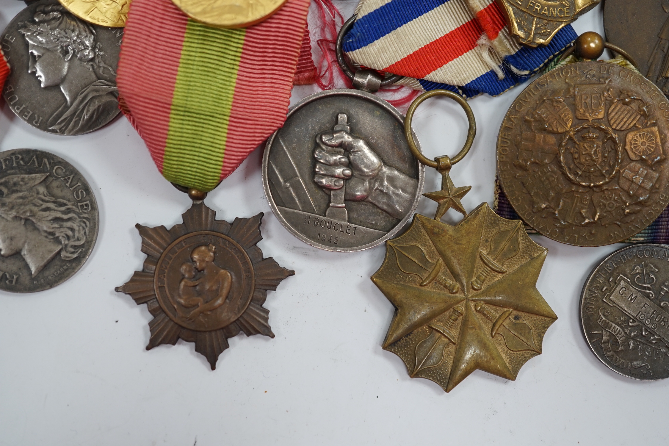 Eighteen French and Belgium medals, etc. including; Medal of Honour, War Cross, Medal of Honour - Image 11 of 17
