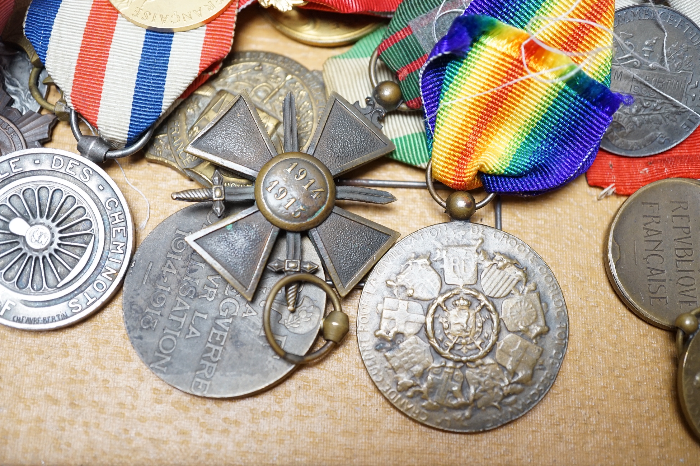 Eighteen French and Belgium medals, etc. including; Medal of Honour, War Cross, Medal of Honour - Image 3 of 17