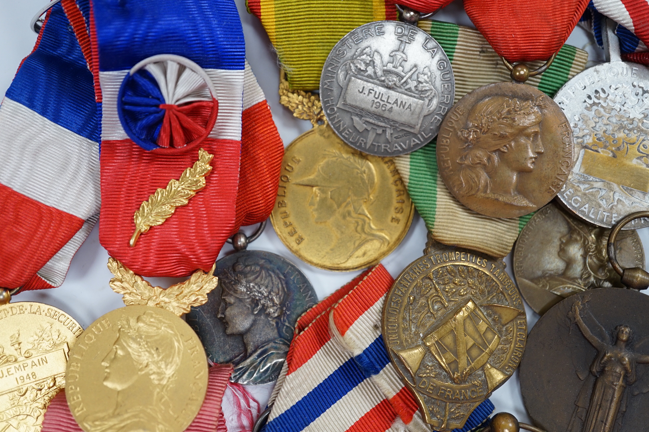 Eighteen French and Belgium medals, etc. including; Medal of Honour, War Cross, Medal of Honour - Image 8 of 17