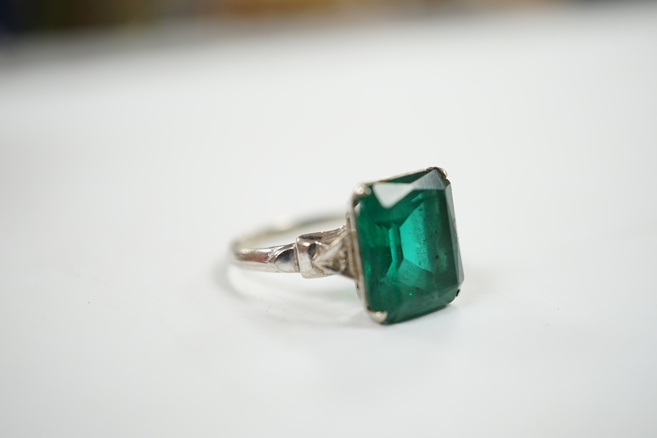 A 14k and single stone green paste set ring, with diamond chip set shoulders, size P, gross weight - Image 3 of 6