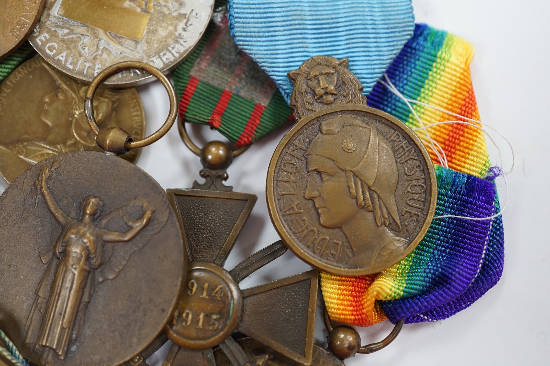 Eighteen French and Belgium medals, etc. including; Medal of Honour, War Cross, Medal of Honour - Image 16 of 17