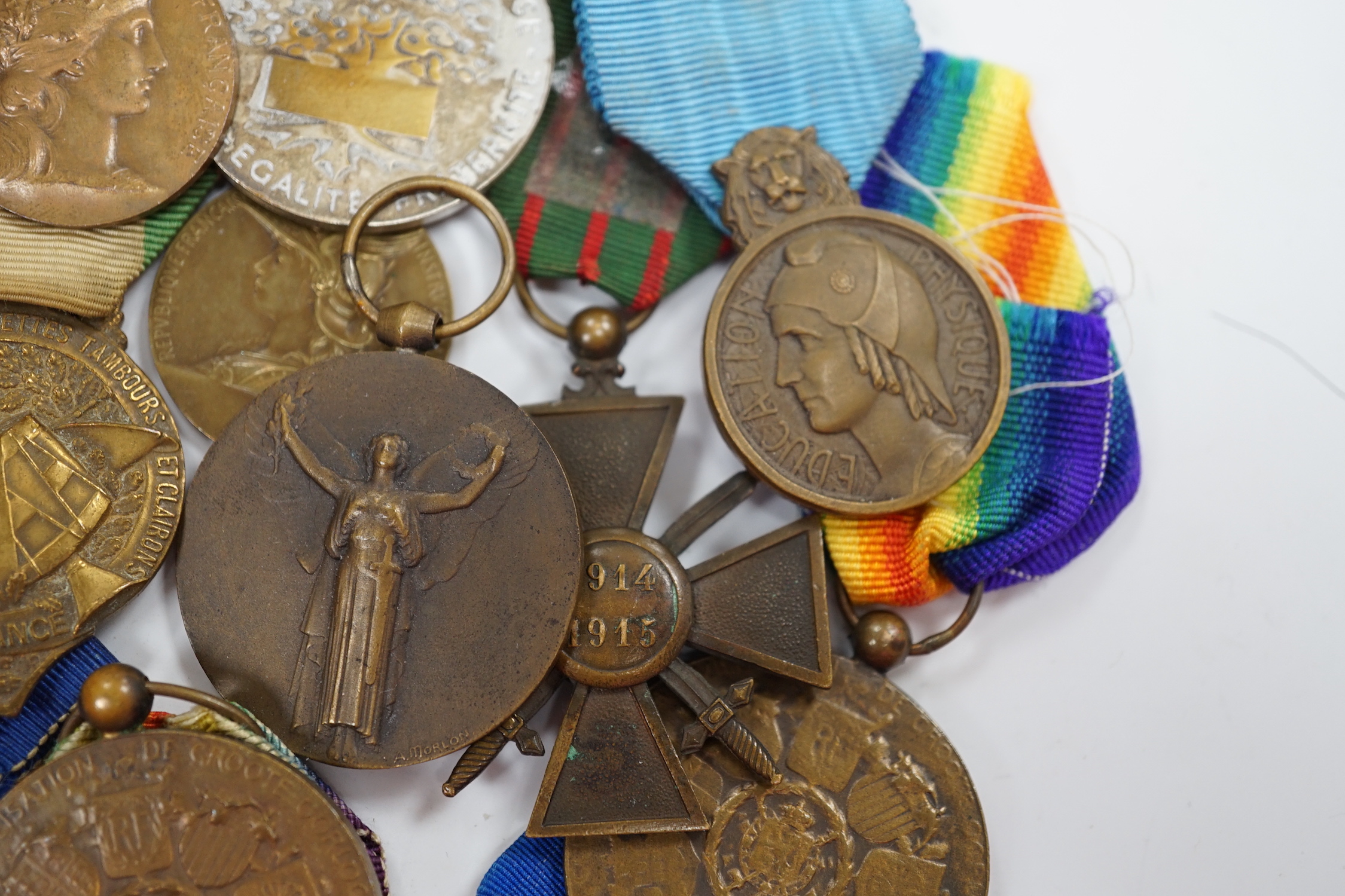 Eighteen French and Belgium medals, etc. including; Medal of Honour, War Cross, Medal of Honour - Image 15 of 17