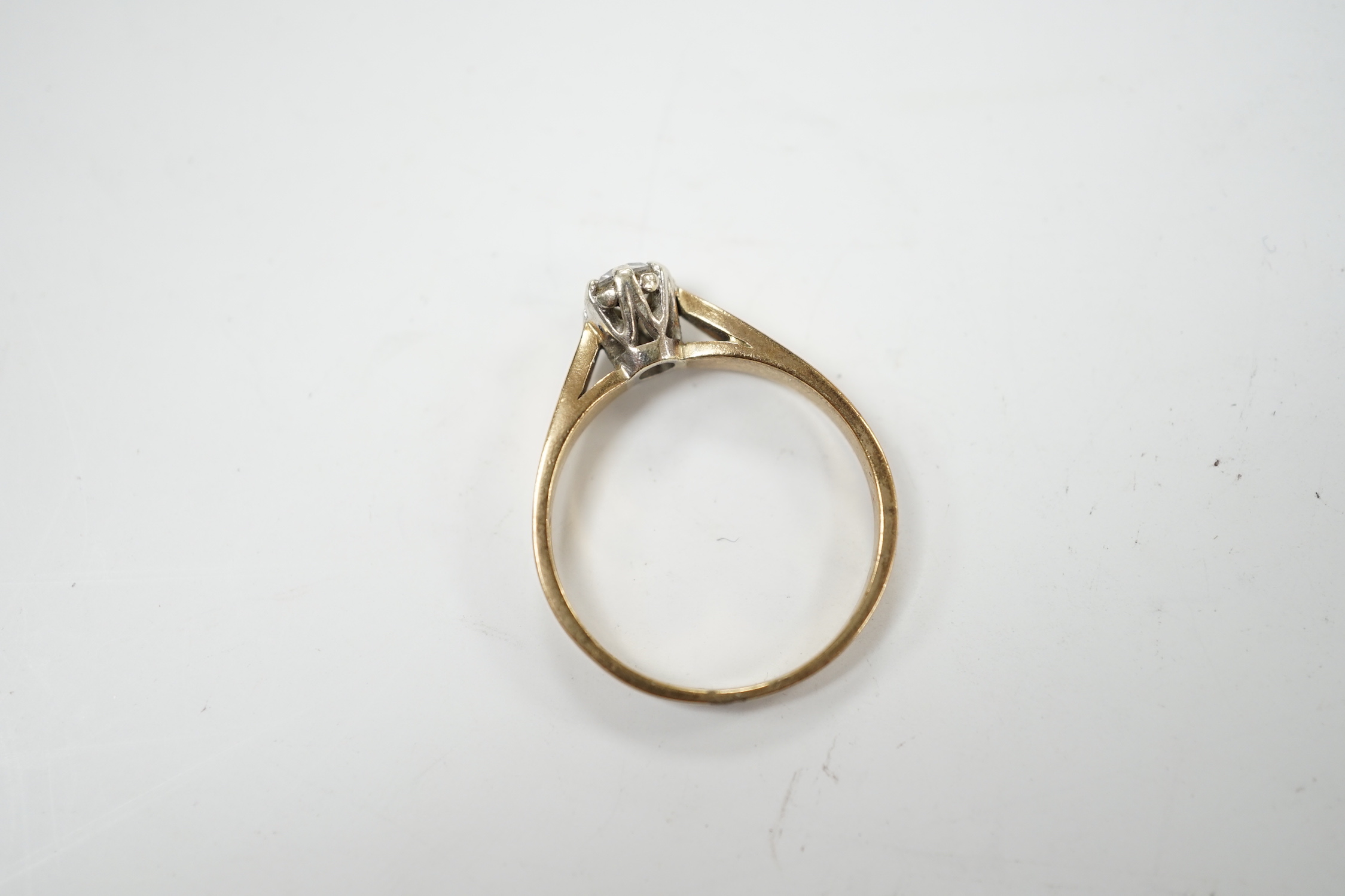 A yellow metal and solitaire diamond set ring, size N/O, gross weight 2.4 grams. - Image 4 of 4