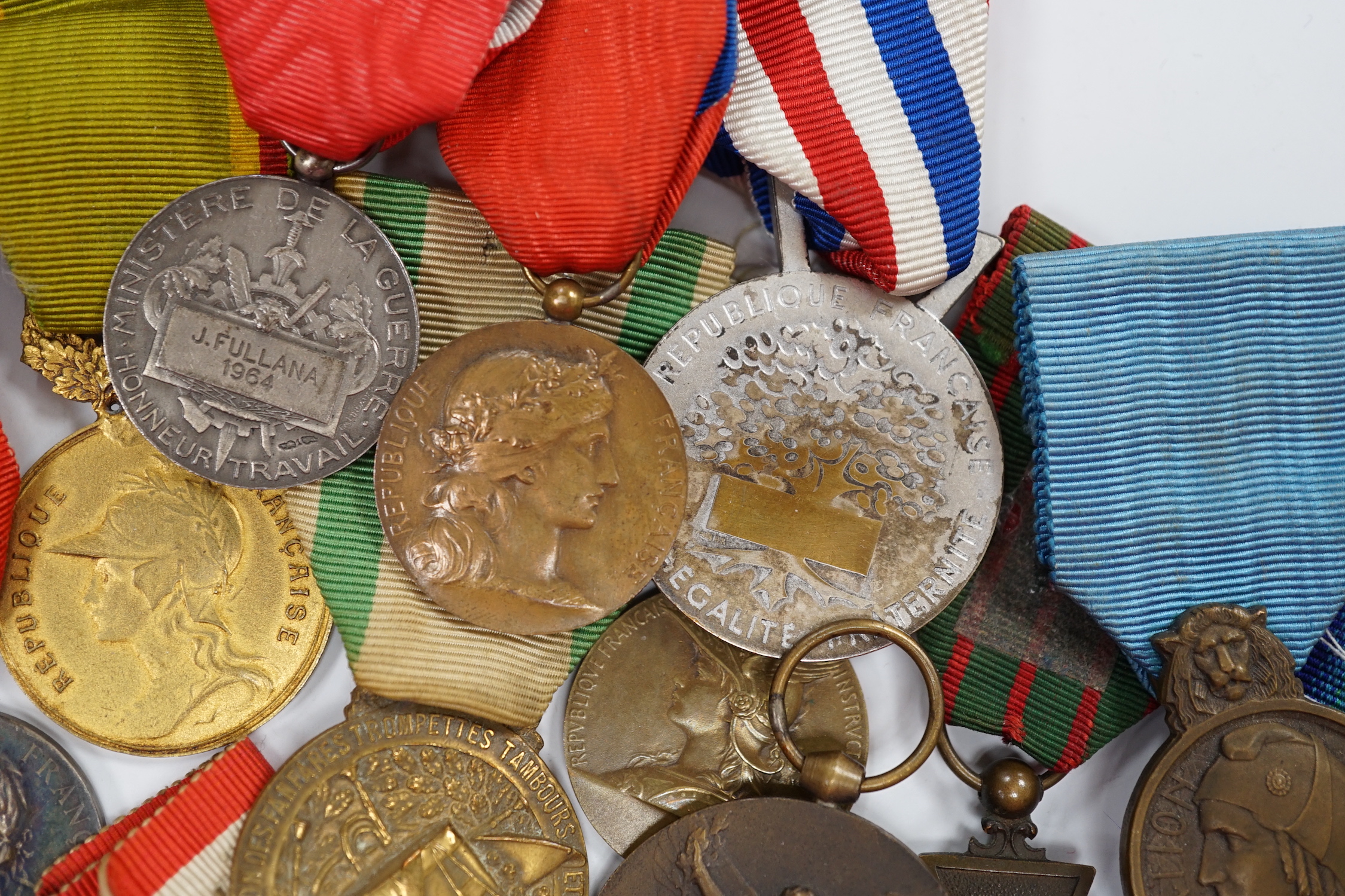 Eighteen French and Belgium medals, etc. including; Medal of Honour, War Cross, Medal of Honour - Image 17 of 17