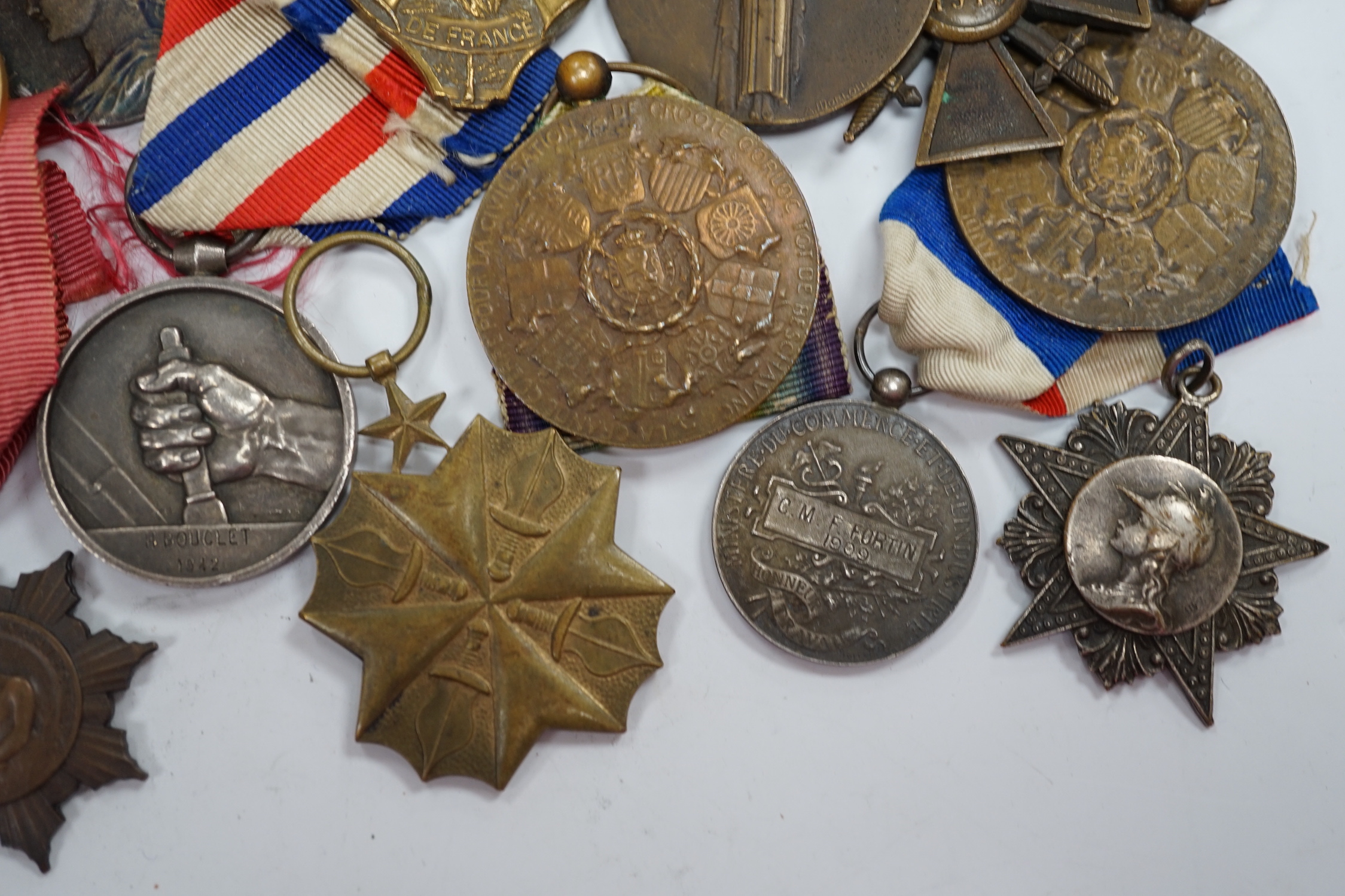 Eighteen French and Belgium medals, etc. including; Medal of Honour, War Cross, Medal of Honour - Image 12 of 17