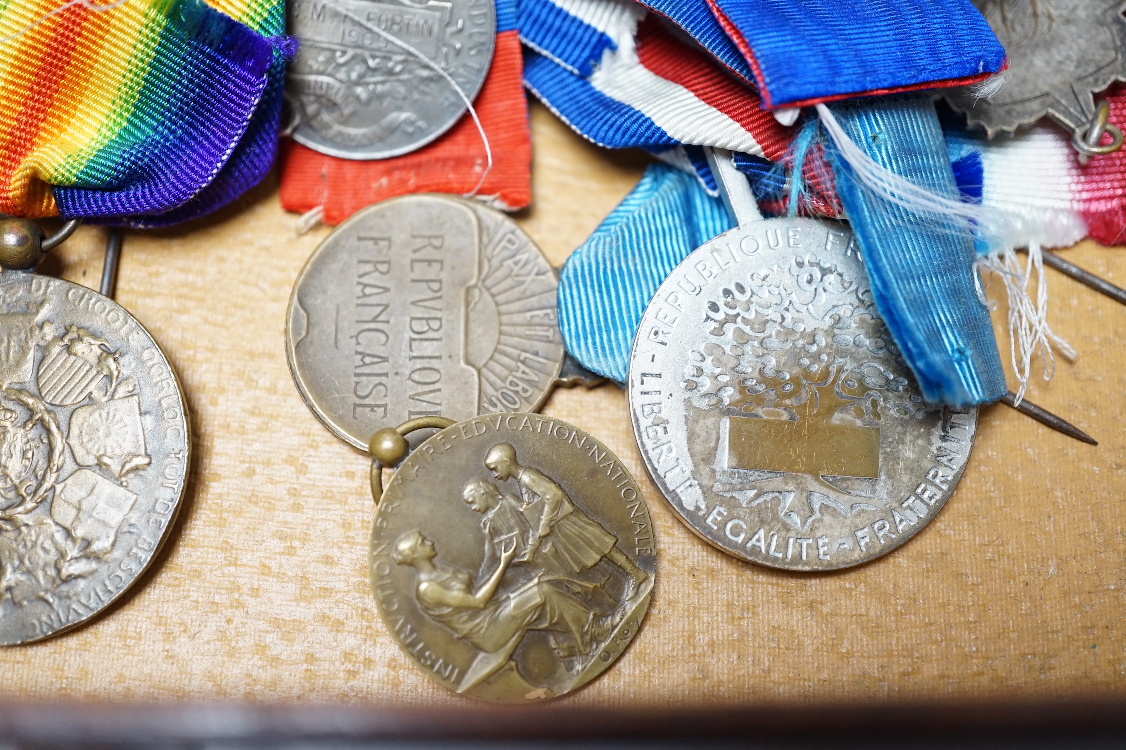 Eighteen French and Belgium medals, etc. including; Medal of Honour, War Cross, Medal of Honour - Image 4 of 17