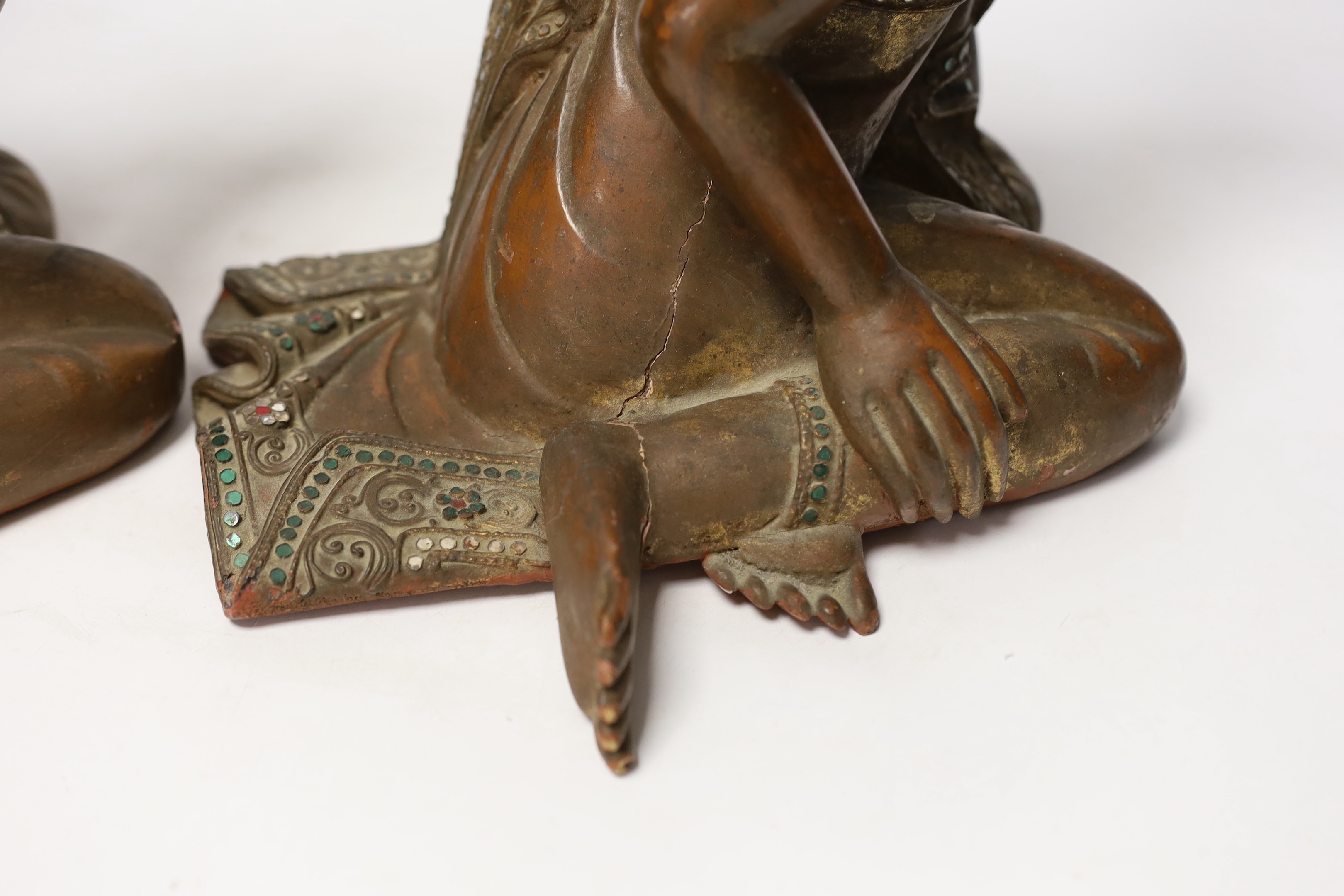 Two papier-mâché and lacquer Thai praying monks, 29.5cm high - Image 4 of 4