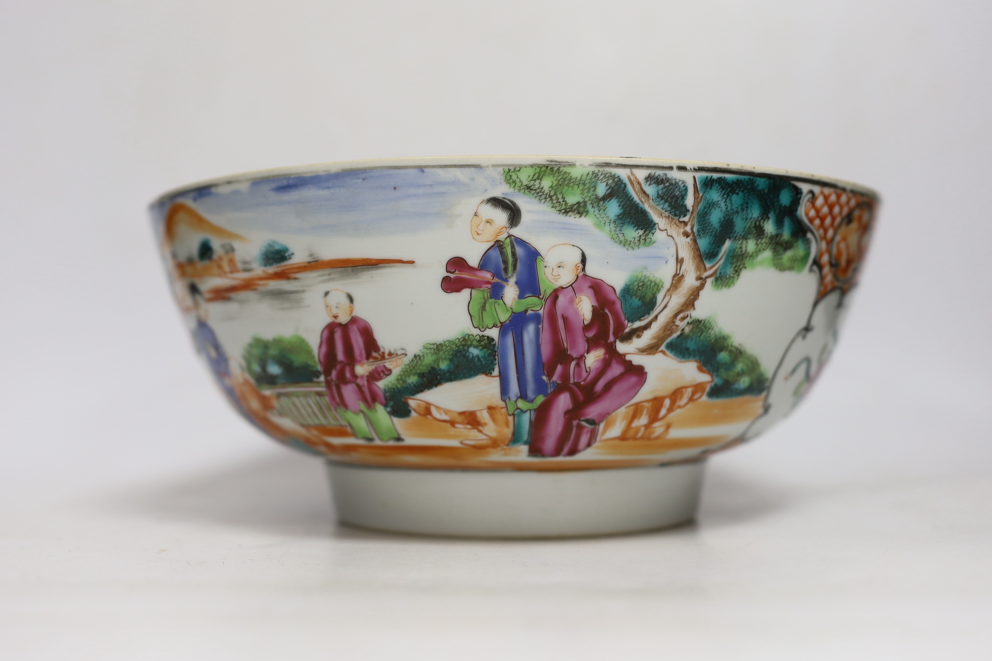 A Chinese Qianlong blue and white garlic neck vase and a famille rose bowl, 18th century largest - Image 6 of 10