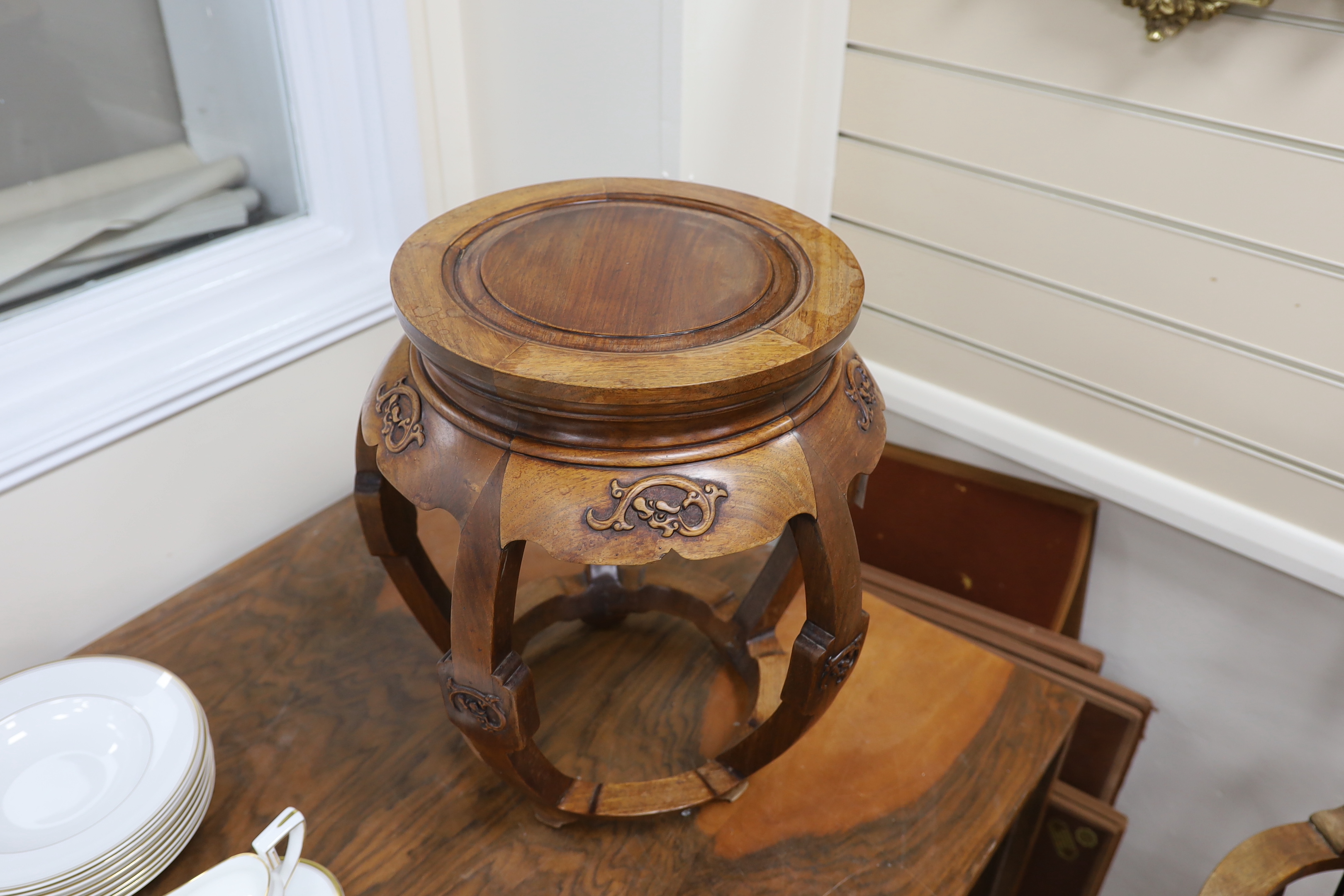 A Chinese hardwood jardiniere stand, in Ming style, diameter 40cm, height 45cm - Image 2 of 2