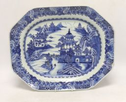 A late 18th century Chinese export blue and white serving dish, 36cm wide