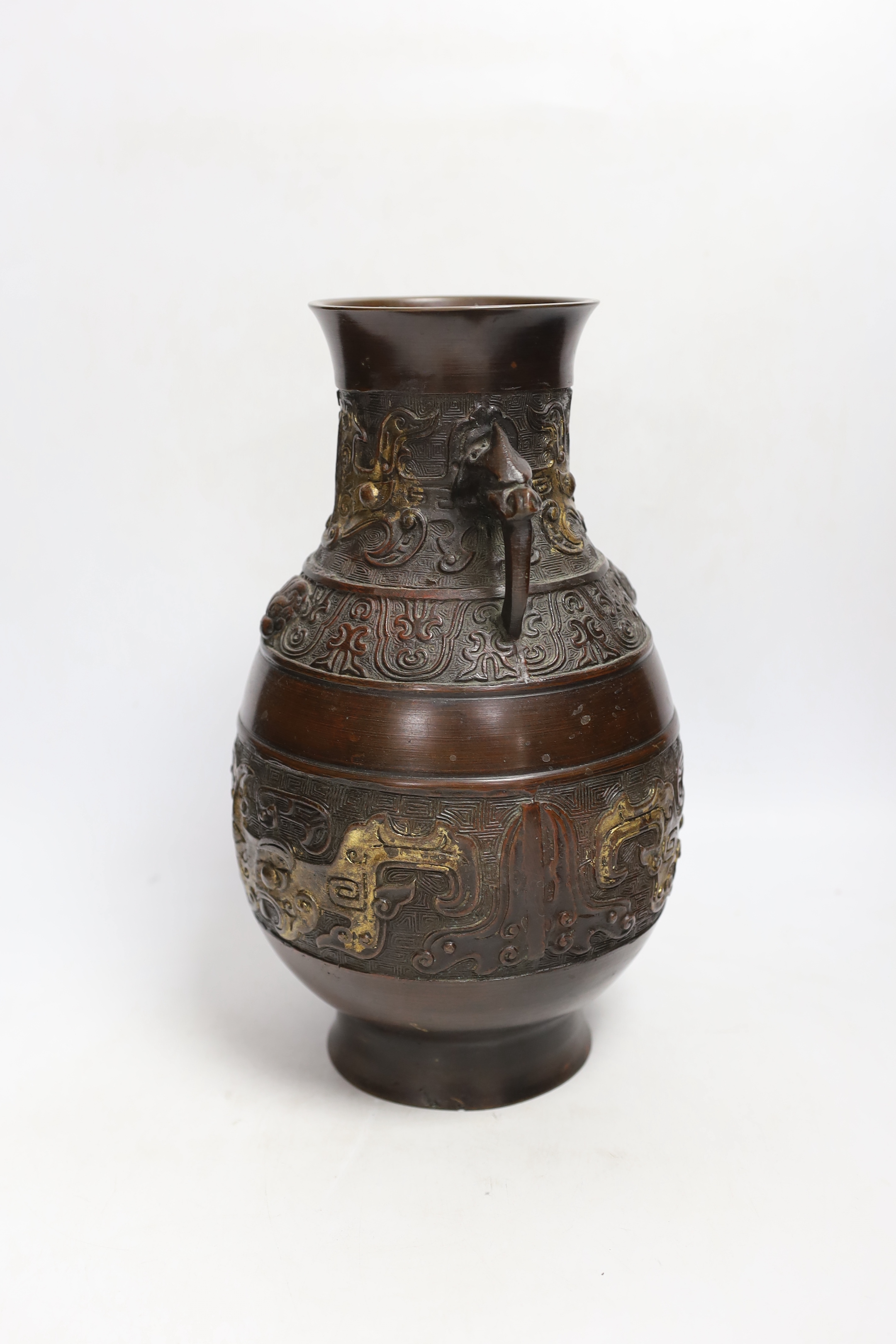 A Chinese gold splashed bronze vase, Qing period, 30cm - Image 2 of 5