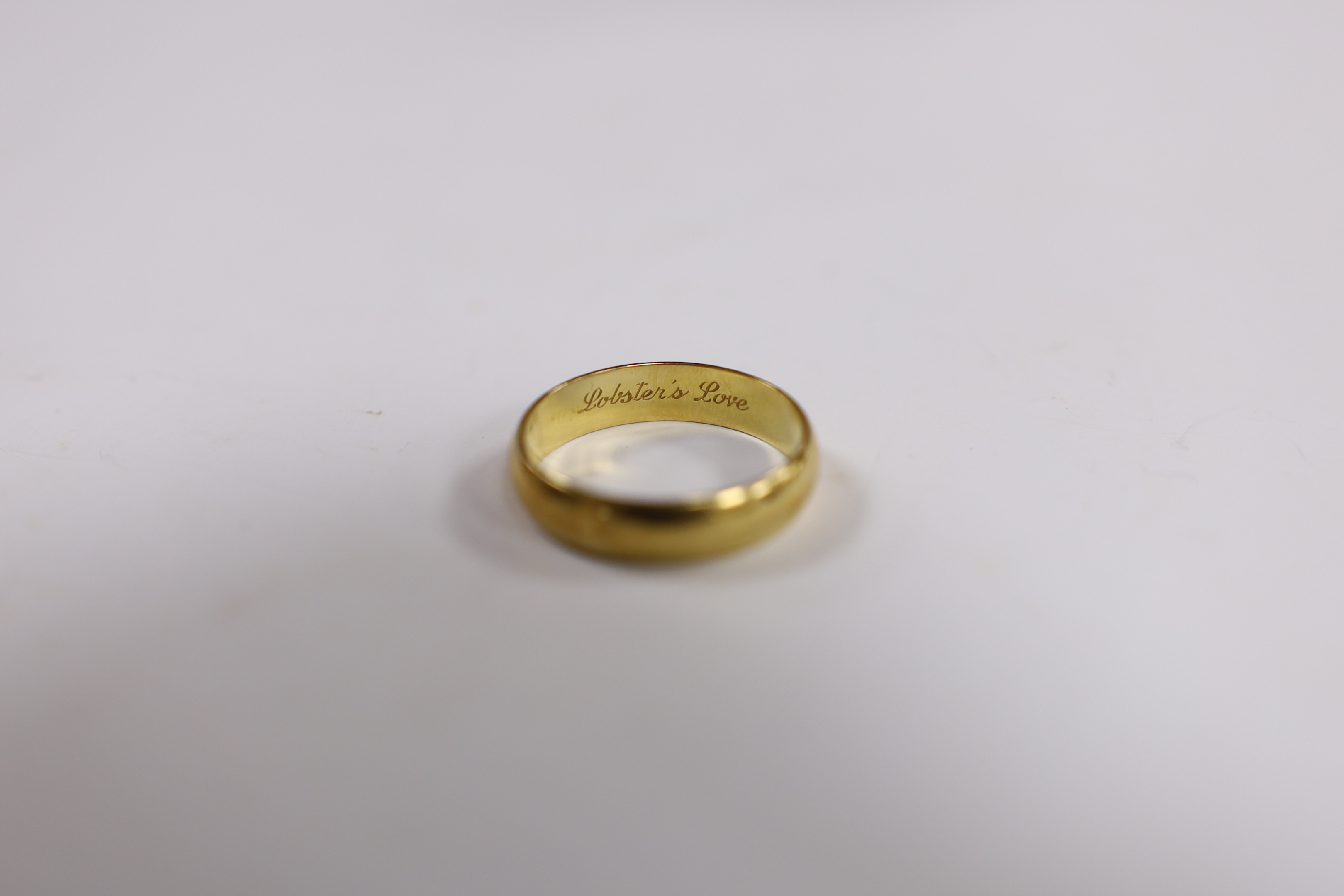 A modern Cartier 750 yellow metal wedding band, signed and numbered 62 JA 0005, with engraved - Image 2 of 4