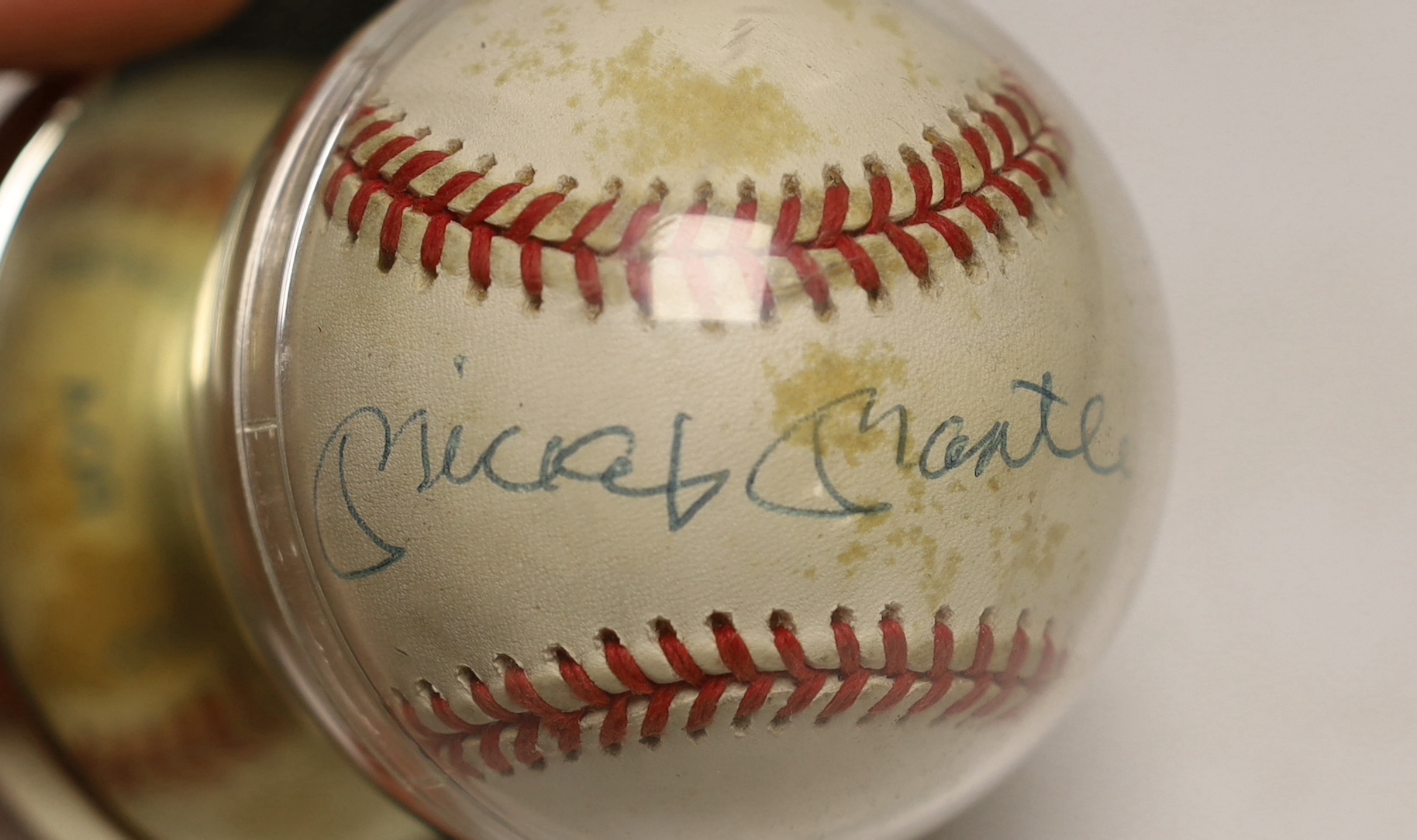 A Rawlings Costa Rica baseball autographed by Mickey Mantler, housed in a display case - Image 2 of 2