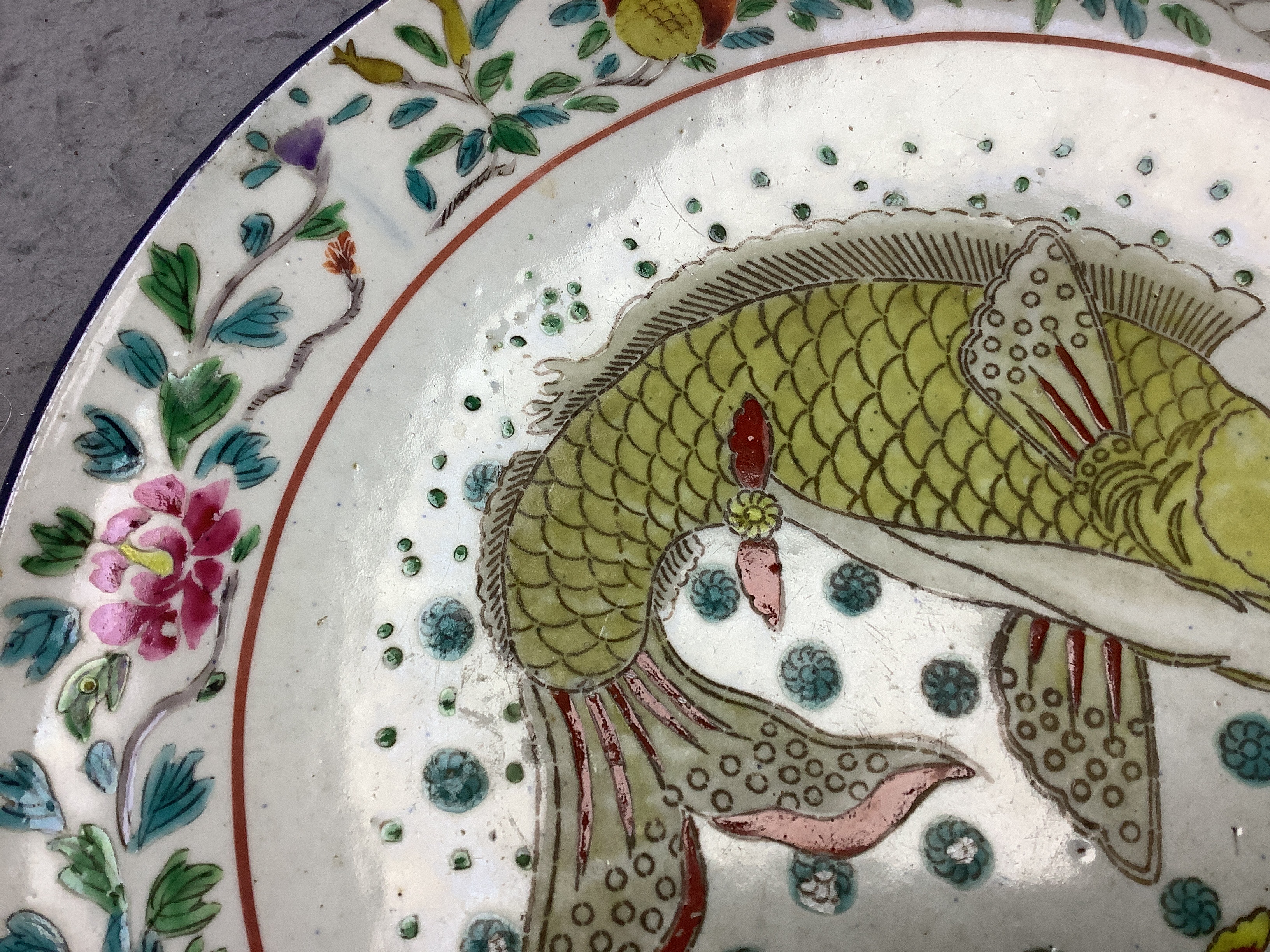 A 19th century Japanese ‘fish’ plate, 31cm - Image 3 of 5