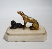 A 19th century group of two bronze dogs on a mounted marble base, 8.5cm tall