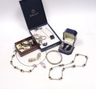 Contemporary silver, 925 and other white metal jewellery including necklace and matching bracelet,