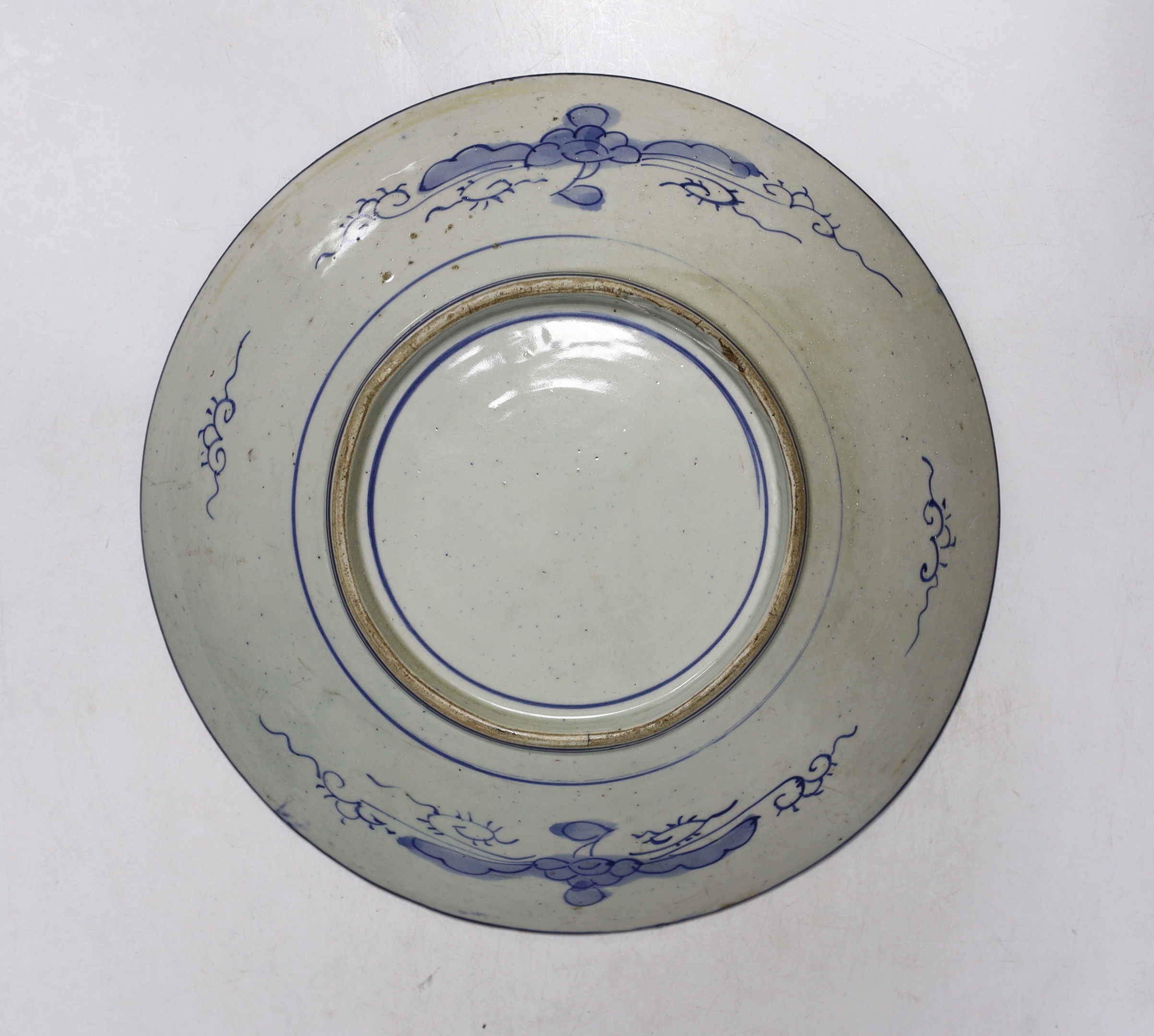 A 19th century Japanese ‘fish’ plate, 31cm - Image 2 of 5