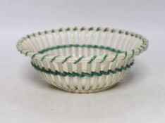An Wedgwood creamware basket, c.1810, diameter 22cm