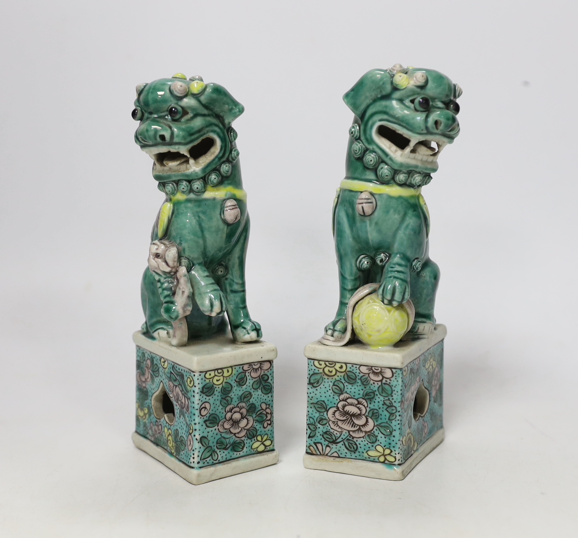 A pair of small early 20th century Chinese figures of Buddhist lions, 15.5cm high - Image 2 of 4