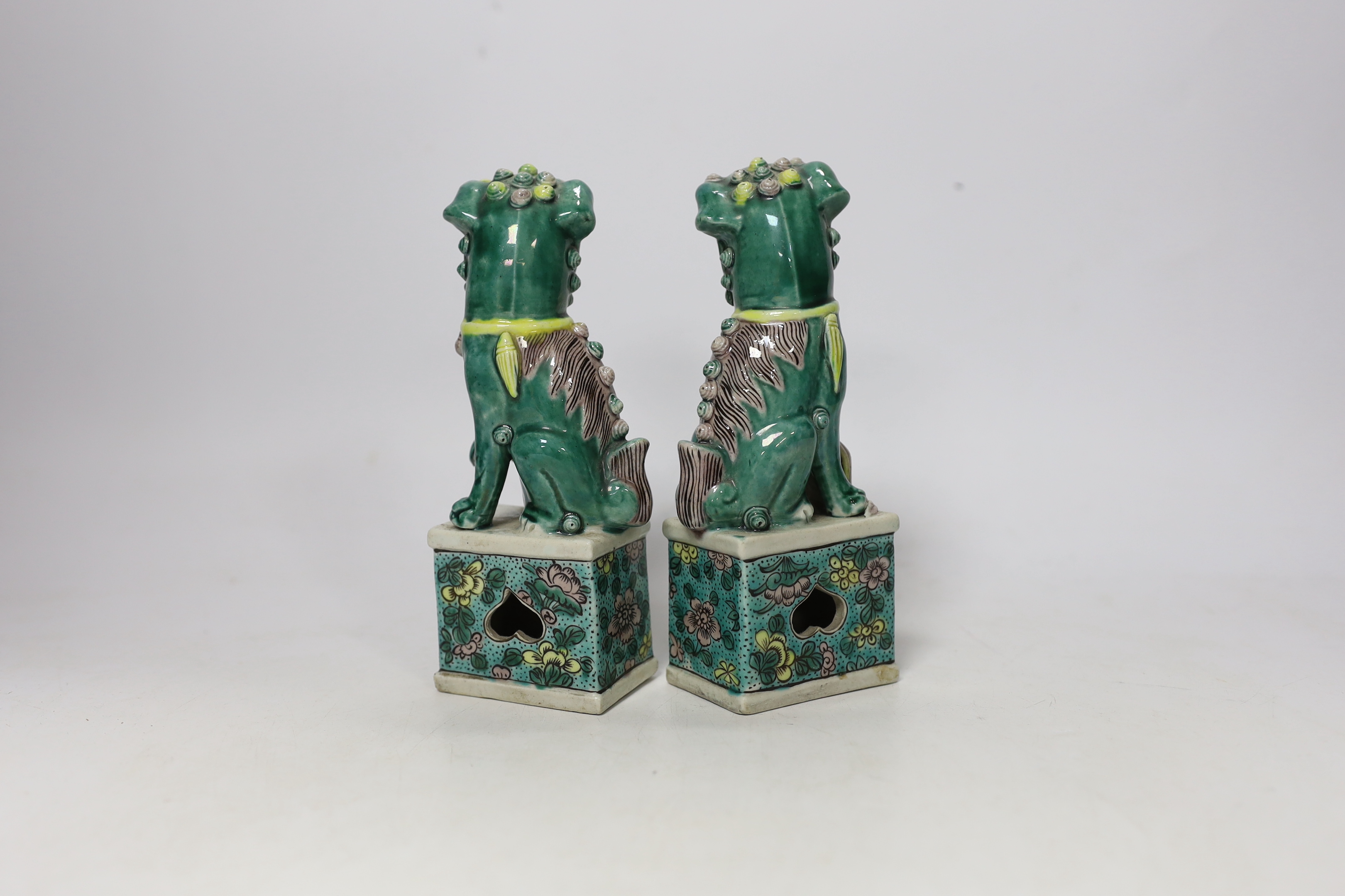 A pair of small early 20th century Chinese figures of Buddhist lions, 15.5cm high - Image 3 of 4