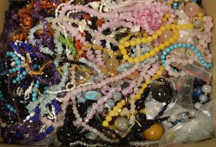 A large quantity of assorted costume jewellery and loose beads including agate.