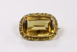 A Victorian yellow metal and citrine set oval brooch, 26mm, gross weight 7.7 grams.