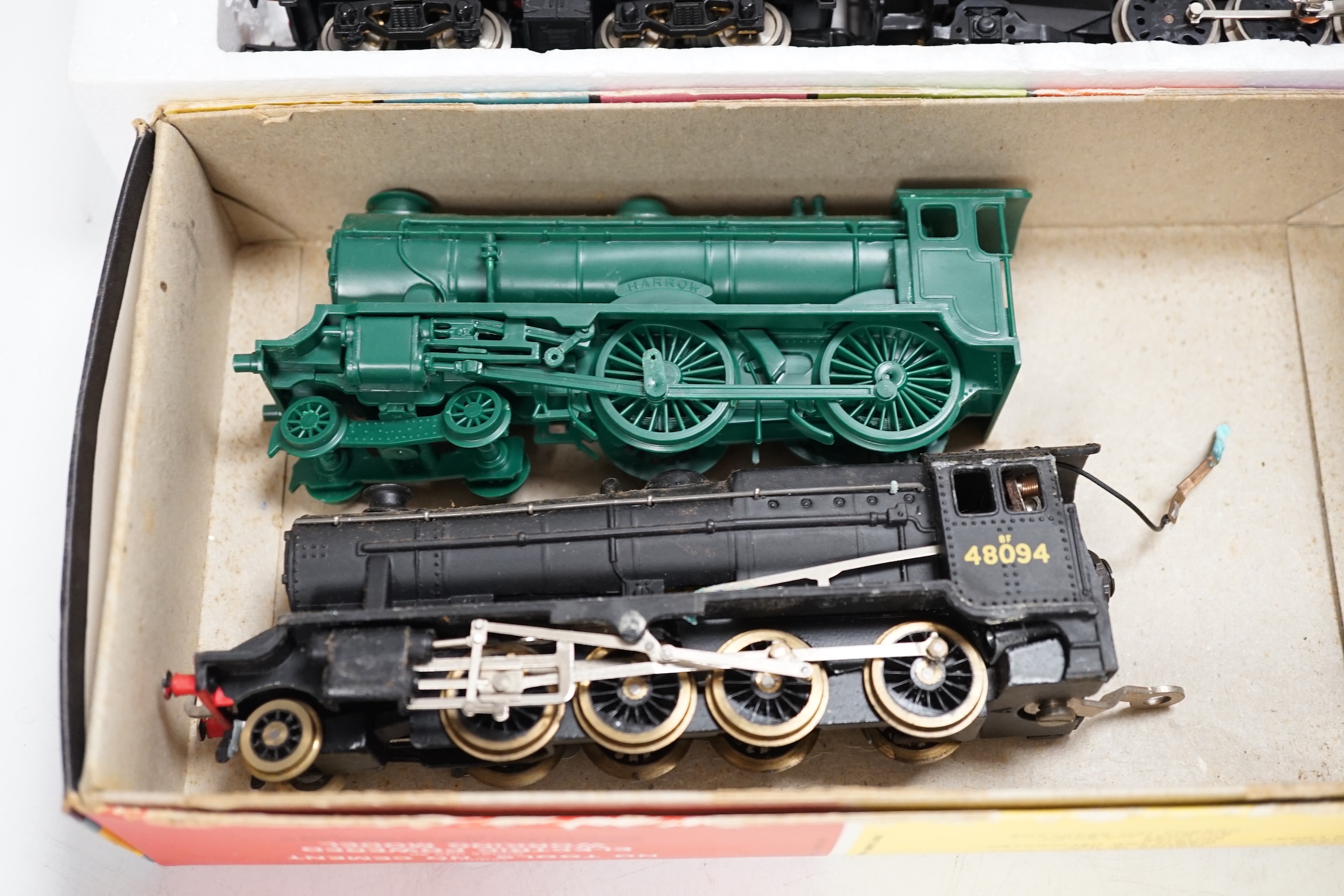 A quantity of 00 and HO gauge model, railway, including; a boxed Jouef SNCF 2–8–2, tender locomotive - Image 2 of 5